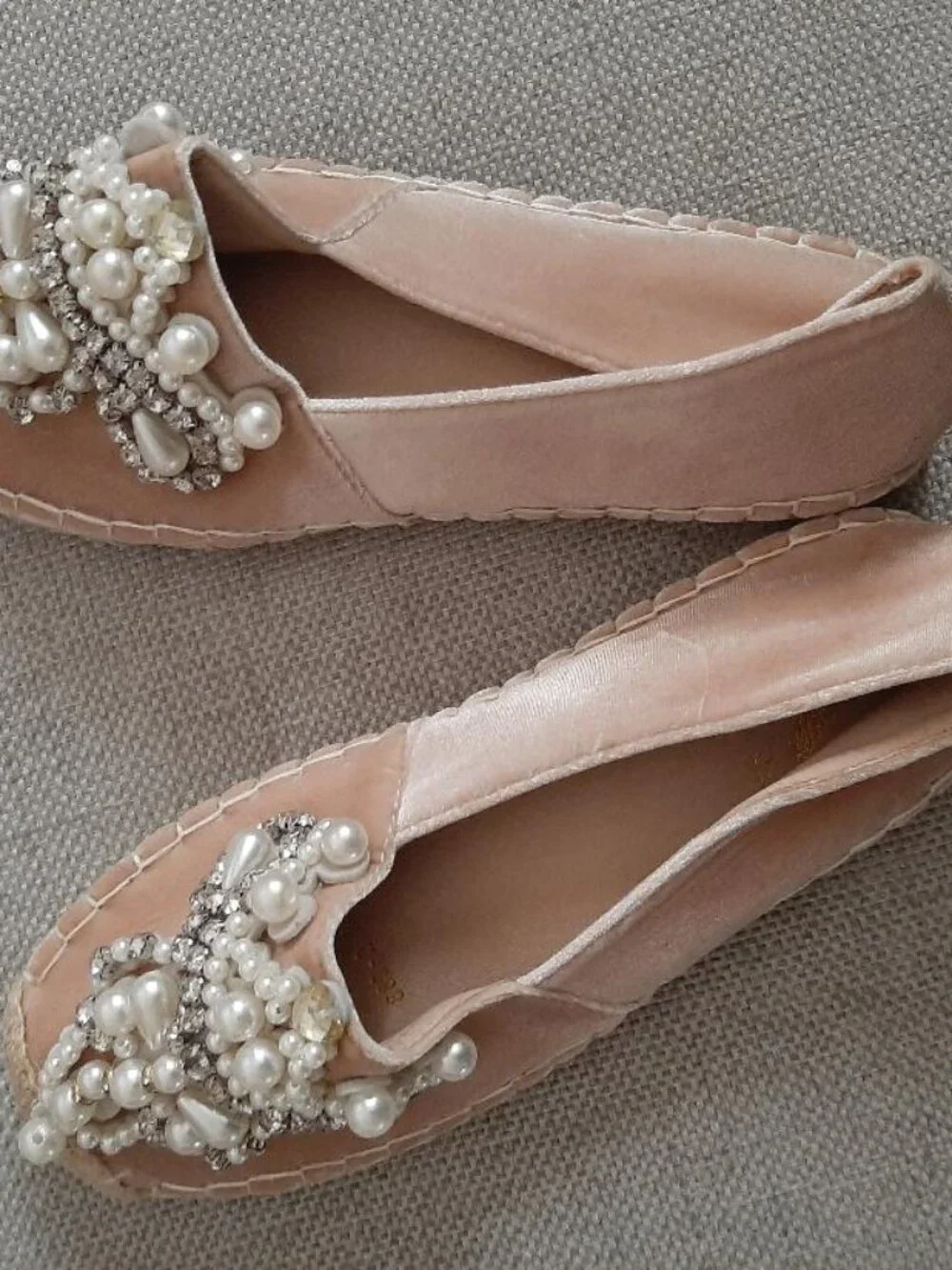 Embellished Angel Alert pearl with silver embellishments tan velvet shoes size 7